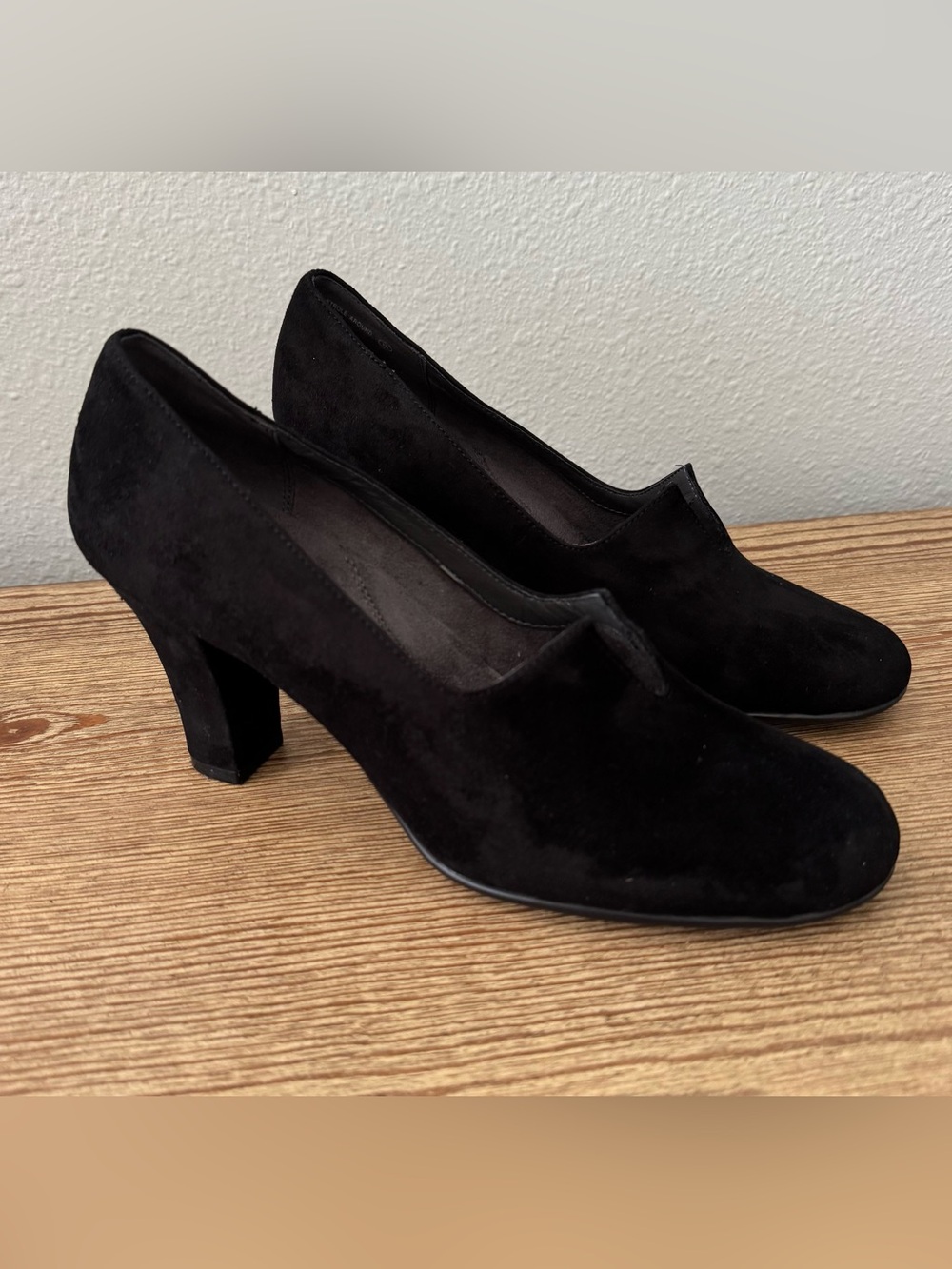Aerosoles “Strole Around” women’s black suede pumps heels 8M